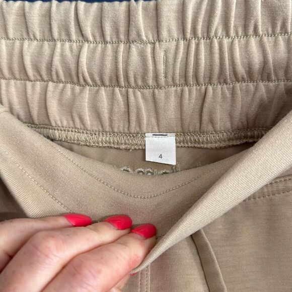 Lululemon Soft Ambitions High-Rise Short 4” Trench Size 4 - Picture 4 of 6